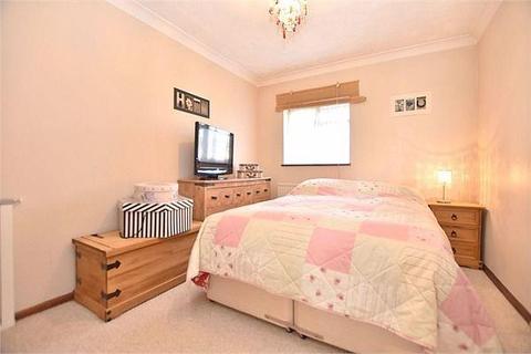 42 High Acres, Abbots Langley, WD5 0JD