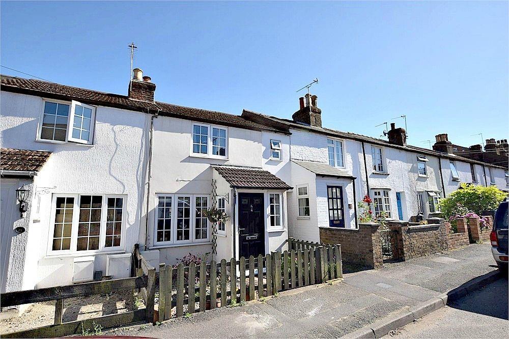 Breakspeare Road, ABBOTS LANGLEY 2 bed terraced house £350,000