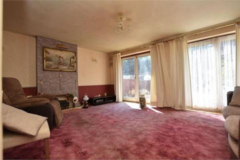 33 Highlands, Watford, WD19 4LY
