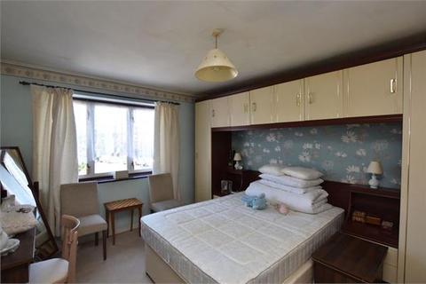 33 Highlands, Watford, WD19 4LY