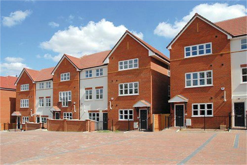 Oakhill Road, Oakhill, MILTON KEYNES 4 bed end of terrace house £425,000