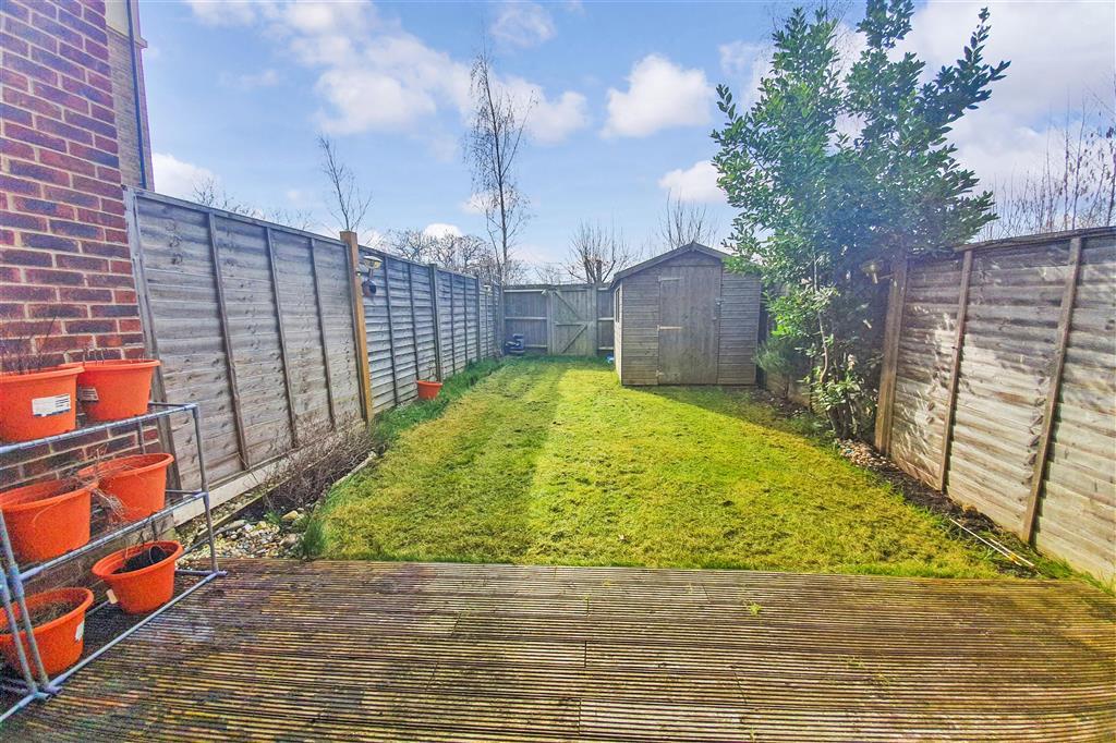 Dalmeny Way, Epsom, Surrey 3 bed townhouse £145,500