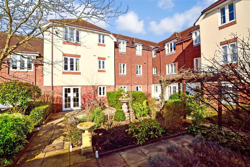 High Street, Billingshurst, West Sussex 2 bed flat £195,000