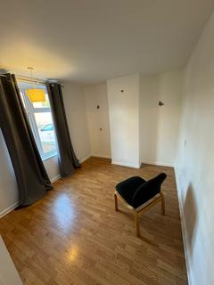 1 bedroom flat to rent, Halbutt Street,  Dagenham, RM9