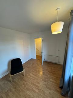 1 bedroom flat to rent, Halbutt Street,  Dagenham, RM9