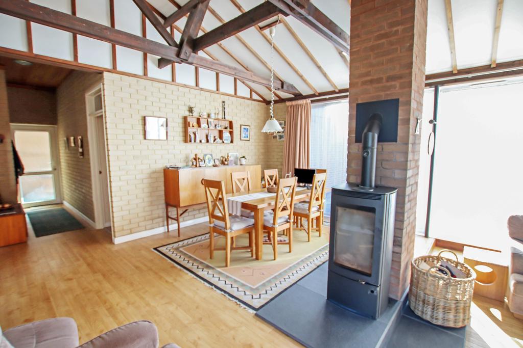 Thornton Avenue,Warsash,Southampton,SO31 9FJ 5 bed detached house £