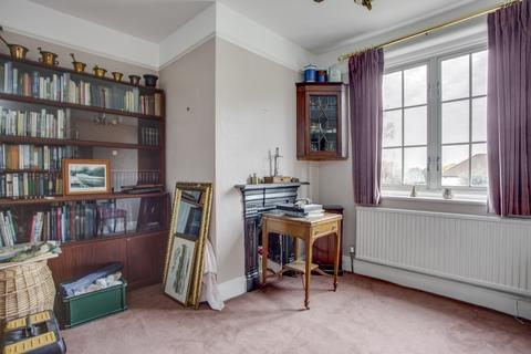 19 Nower Hill, Pinner, HA5 5QR