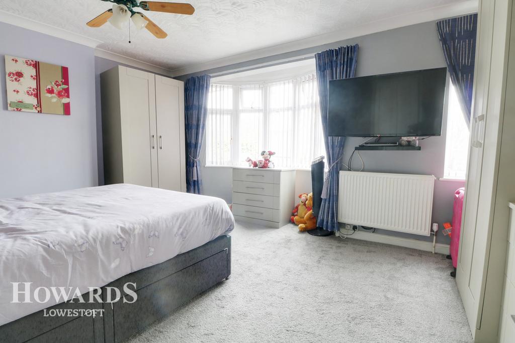 Royal Avenue, Lowestoft 3 bed terraced house £230,000