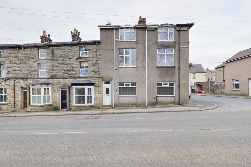 West View, Millhead, Carnforth, LA5 9HN 3 bed end of terrace house £