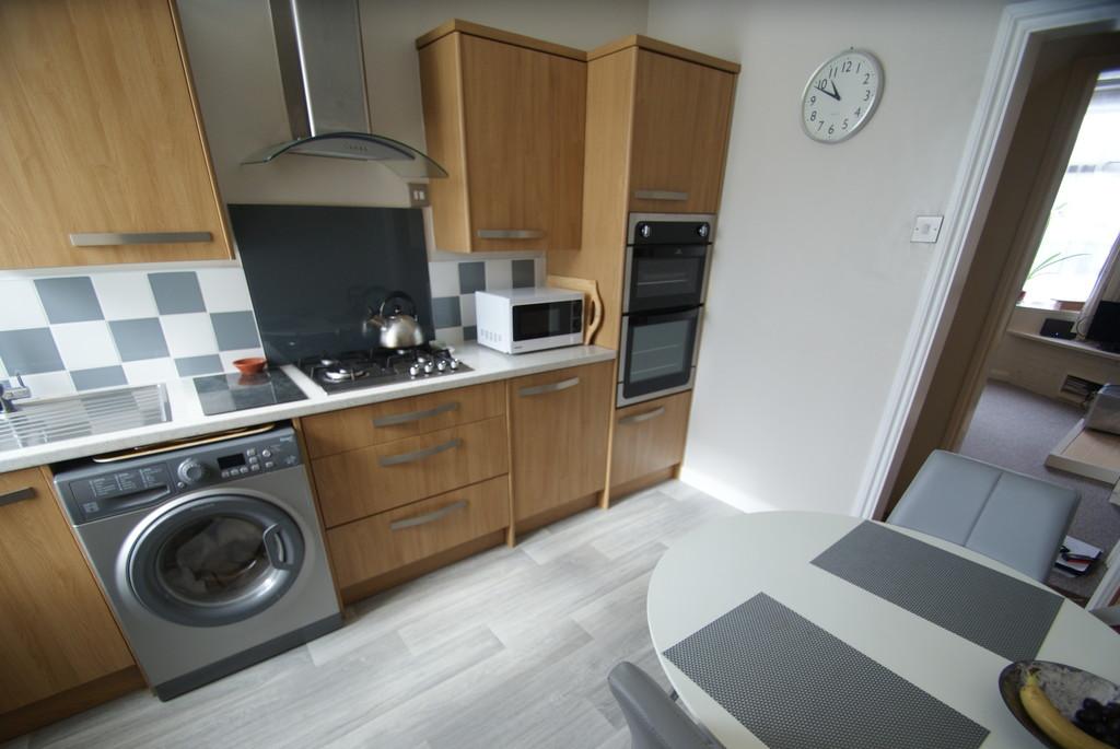 Alexandra Road Torquay TQ1 1HZ 2 bed terraced house £170,000
