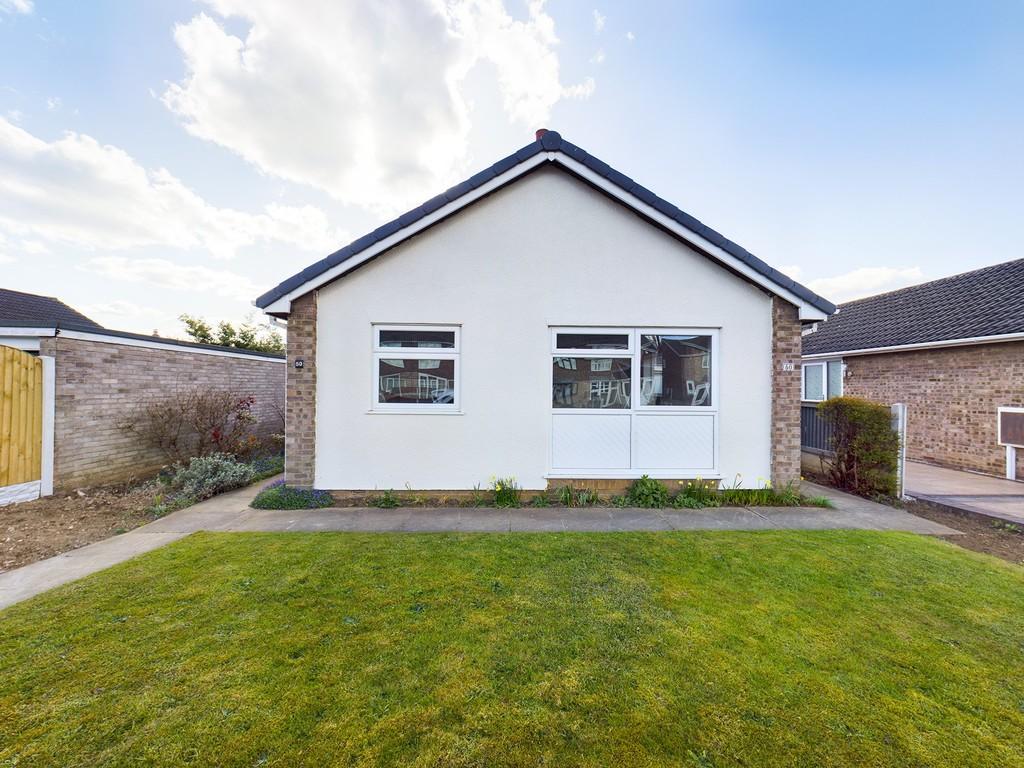 Appleton Way, Bentley 3 bed detached bungalow £185,000