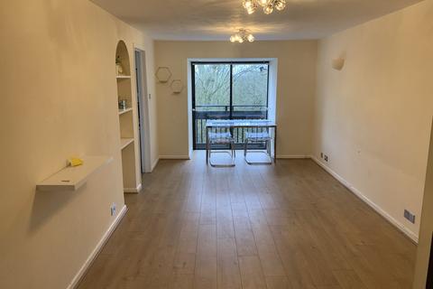 3 bedroom apartment to rent - West Quay Drive