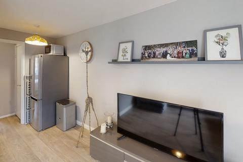 18 Dairymans Walk, Guildford, GU4 7FE