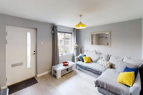 18 Dairymans Walk, Guildford, GU4 7FE
