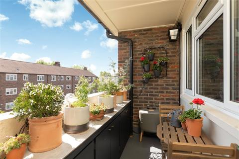 32 Brick Farm Close, Richmond, TW9 4EG