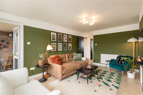 32 Brick Farm Close, Richmond, TW9 4EG