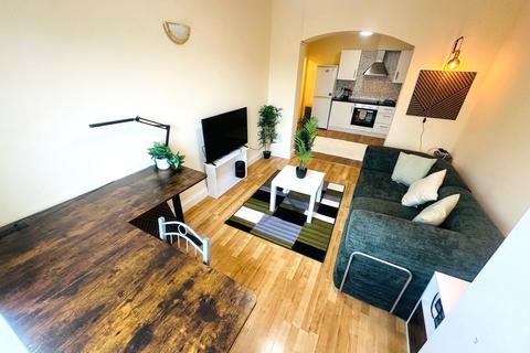 Studio to rent, Feltham TW14