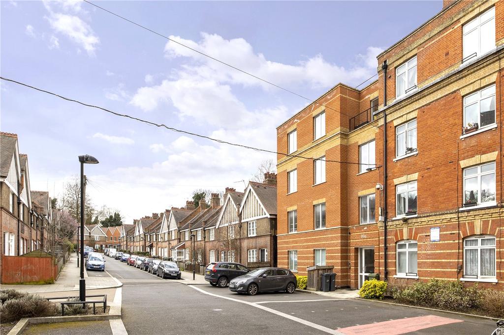 Rosendale Road, London, SE24 2 bed flat for sale £550,000