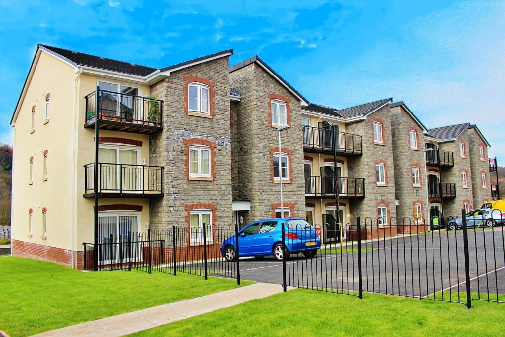 Heol Gruffydd, Rhydyfelin... 1 bed flat £550 pcm (£127 pw)