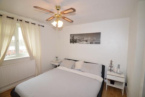 64 Kinder Close, London, SE28 8HG