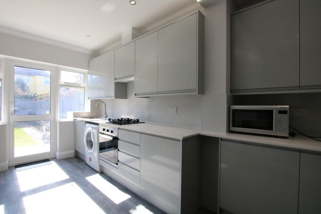 Geary Road, Willesden, London 6 bed semidetached house £3,650 pcm (£