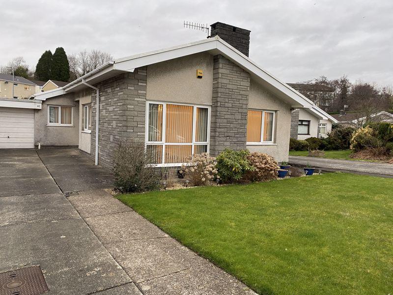 Ffrwd Vale, Neath, SA10 7EN 3 bed detached bungalow £279,995