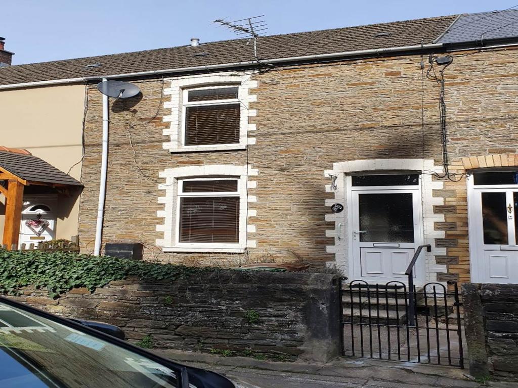 Pandy Road, Bedwas, Caerphilly 2 bed terraced house £600 pcm (£138 pw)