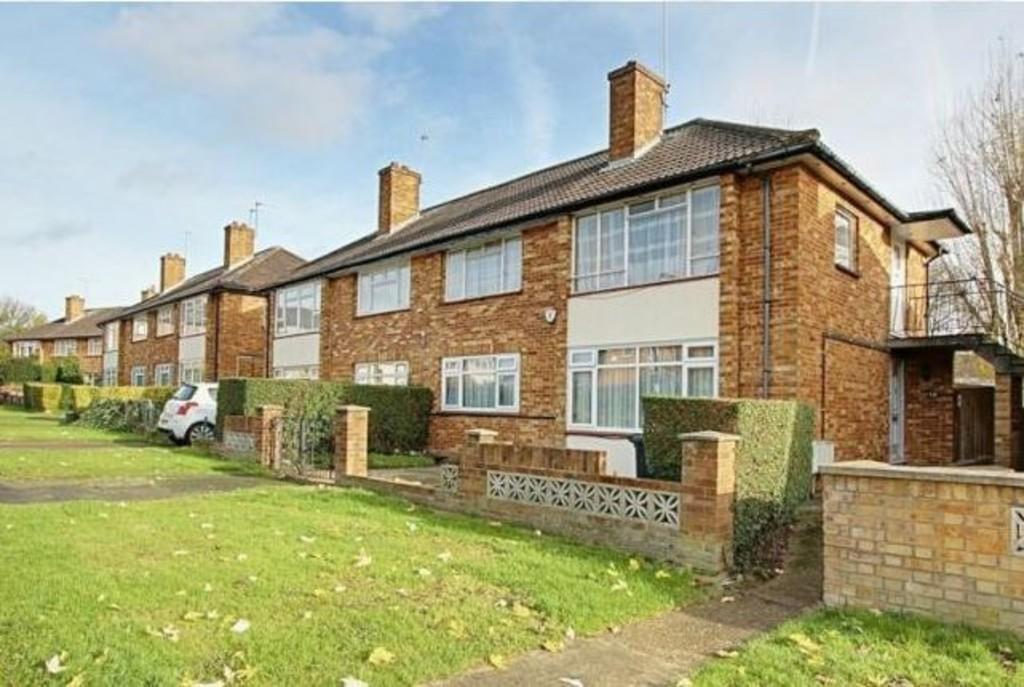 Bangor Close, Northolt,UB5 4HD 2 bed ground floor maisonette - £360,000