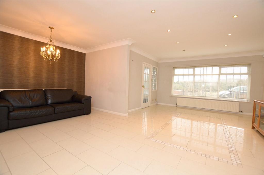 Daleside Road, Pudsey, West Yorkshire 5 bed detached house £330,000