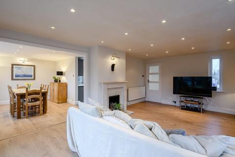 Wisteria House Ipswich Road, Holbrook, Ipswich, IP9 2QR