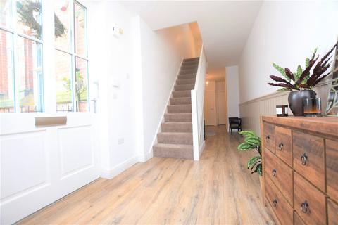 16 Ashley Green, Leeds, LS12 4EW