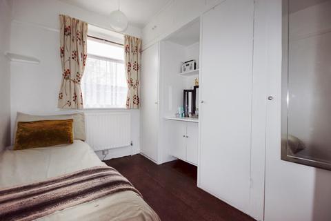 4 Rydes Hill Crescent, Guildford, GU2 9UH
