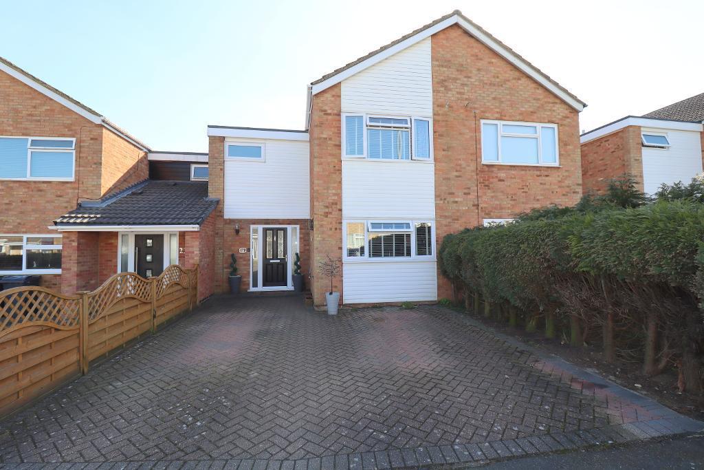 Way, Stopsley, Luton, Bedfordshire, LU2 8QR 3 bed terraced