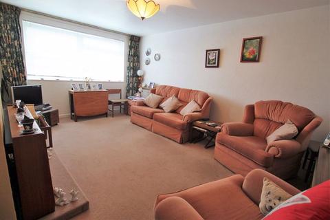 44 Warwick Gardens, Thames Ditton, KT7 0RB