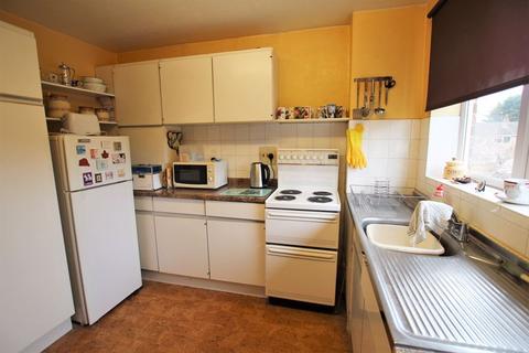 44 Warwick Gardens, Thames Ditton, KT7 0RB