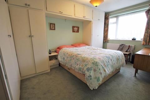 44 Warwick Gardens, Thames Ditton, KT7 0RB