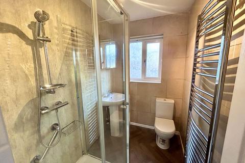 2 bedroom semi-detached house to rent, Athenian Gardens, Salford