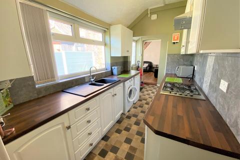 4 bedroom terraced house to rent - Abbey Street, Silverdale, ST5