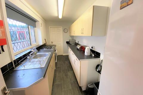 3 bedroom terraced house to rent - Abbey Street, Newcastle-under-Lyme, ST5
