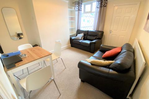 3 bedroom terraced house to rent, Abbey Street, Newcastle-under-Lyme, ST5