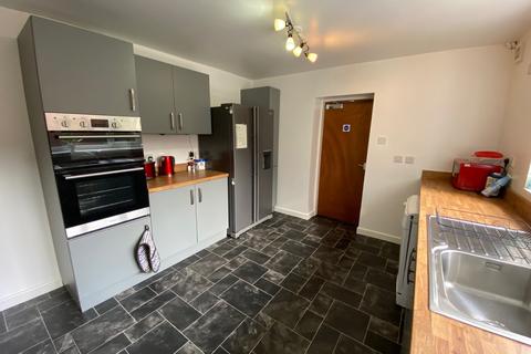 5 bedroom terraced house to rent - High Street, Silverdale, ST5