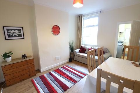 4 bedroom terraced house to rent, King Street, Newcastle-under-Lyme, ST5