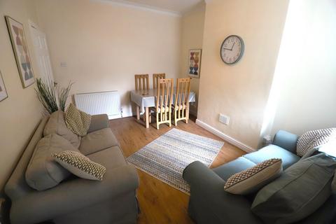 4 bedroom terraced house to rent, King Street, Newcastle-under-Lyme, ST5