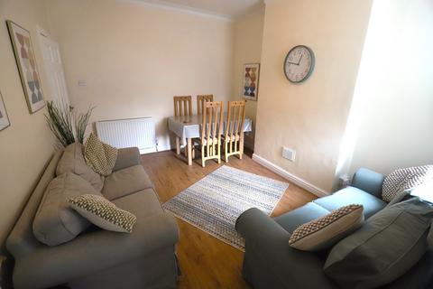 4 bedroom terraced house to rent, King Street, Newcastle-under-Lyme, ST5