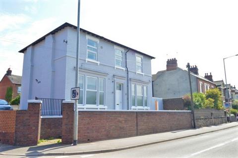 1 bedroom detached house to rent, London Road, Newcastle-under-Lyme, ST5