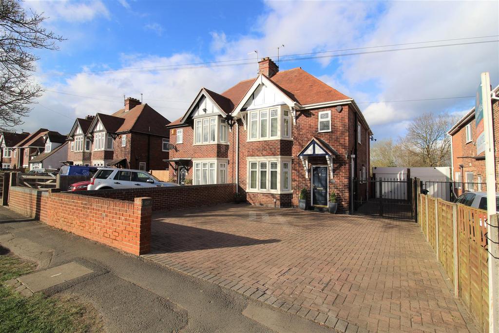 Estcourt Road, Gloucester 4 bed semidetached house £375,000