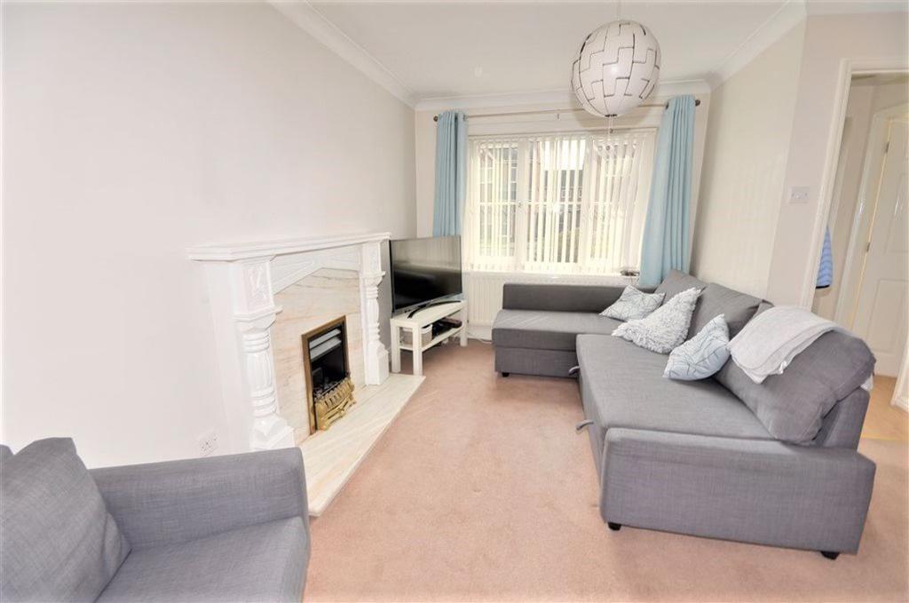 Kipling Grove, Pontefract, WF8 3 bed semidetached house £750 pcm (£173 pw)