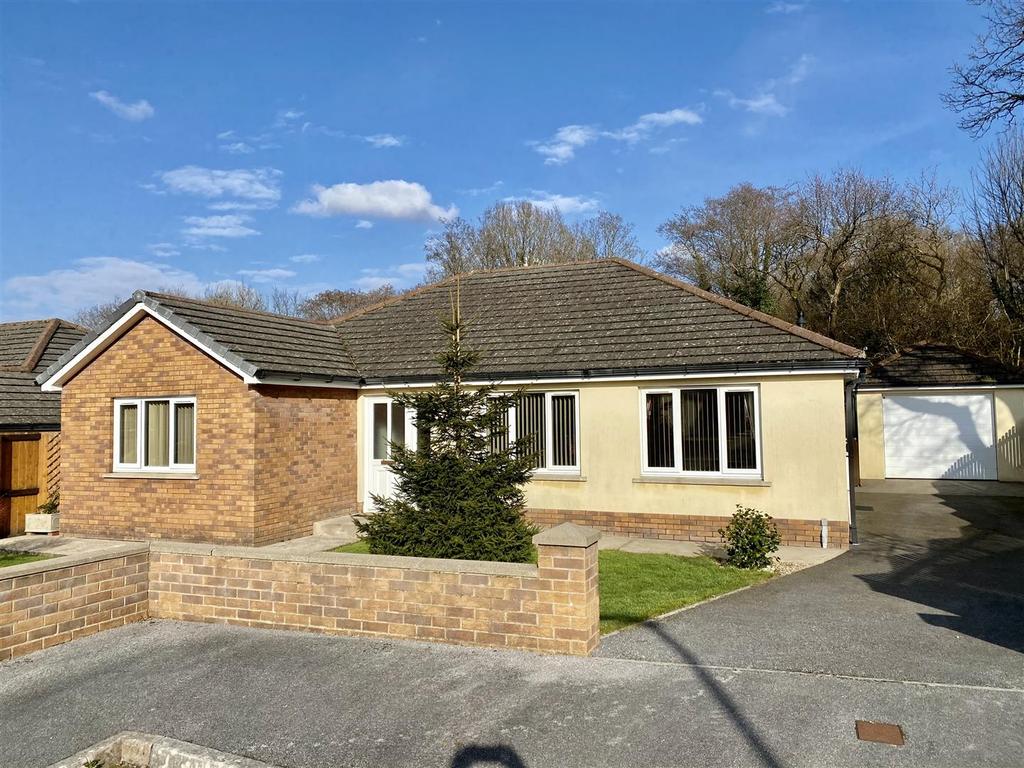 Maes Llewelyn, Glanamman, Ammanford 3 bed detached bungalow for sale