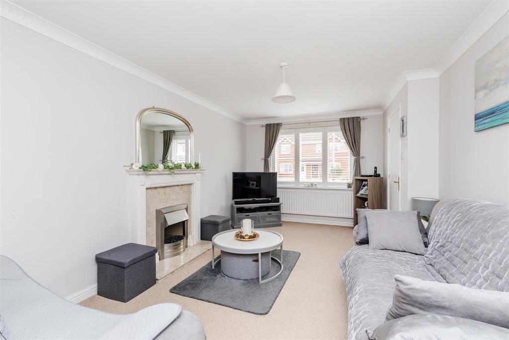 Chatfield Way, East Malling, West Malling 3 bed semidetached house £
