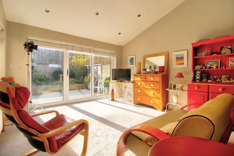 16 Bellevue Close, Bristol, BS15 9UY